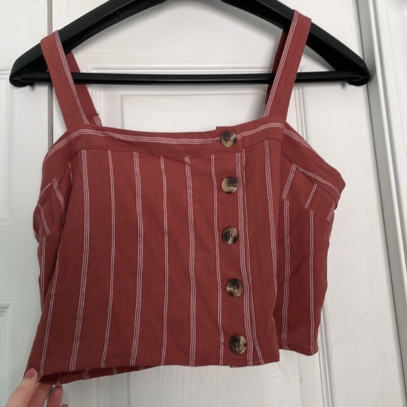Sky and Sparrow Cropped Dusty Red Button Down Tank Shirt Size XL - Picture 5 of 6